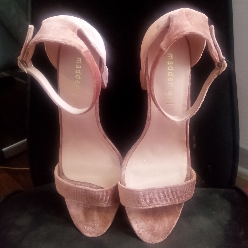 High heels - Picture 2 of 3